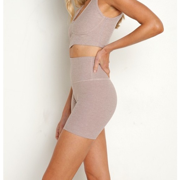 NWOT Beyond Yoga Spacedye keep pace biker short in Chai - Picture 3 of 7
